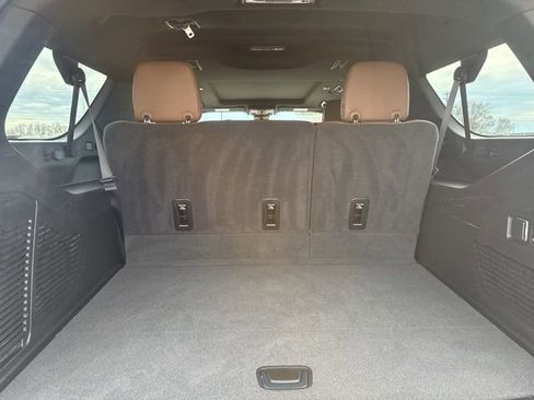 Used 2024 Chevrolet Suburban High Country w/ Advanced Technology Package image 43