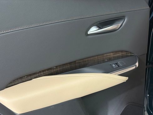 Certified 2025 Cadillac XT4 Premium Luxury image 34