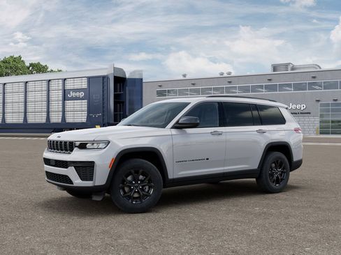 New 2026 Jeep Grand Cherokee L Laredo image 2