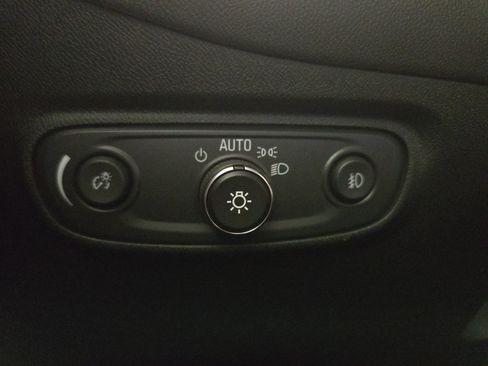 Used 2021 Chevrolet Equinox LT AWD/4WD image 24