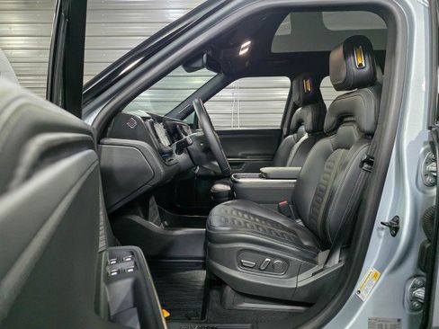 Used 2025 Rivian R1T Adventure image 19