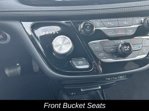 Used 2025 Chrysler Pacifica Select image 21