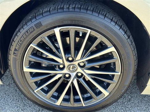 Certified 2025 Lexus ES 300h w/ Premium Package image 9