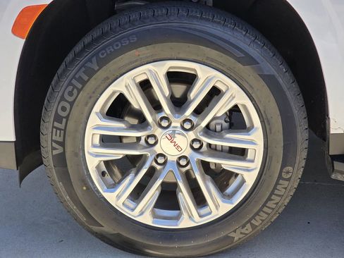 Used 2024 GMC Yukon SLT image 8