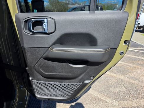 Used 2025 Jeep Gladiator Sport AWD/4WD image 13