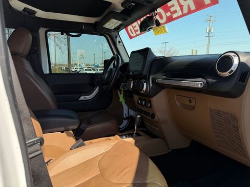 Used 2017 Jeep Wrangler Unlimited Sahara w/ Connectivity Group image 30