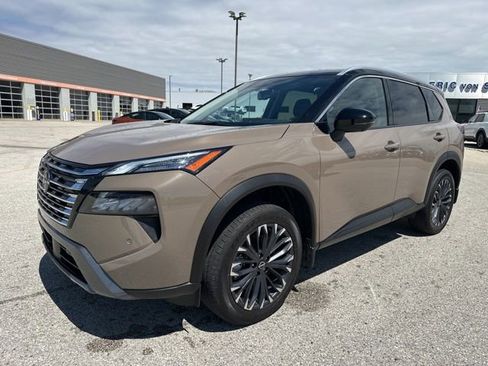 Used 2025 Nissan Rogue SL w/ Tech Package AWD/4WD image 7