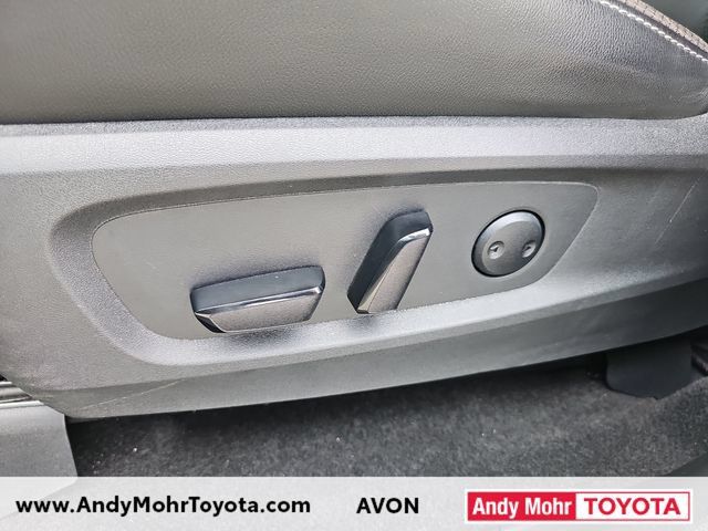 Used 2023 Nissan Pathfinder SL AWD/4WD image 13