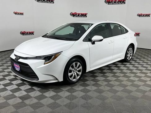 Used 2025 Toyota Corolla LE FWD image 5