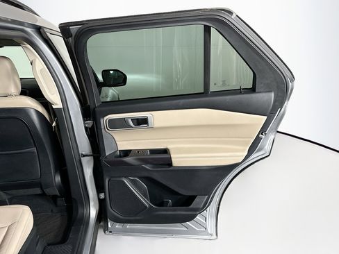 Used 2020 Ford Explorer XLT w/ Equipment Group 202A image 31