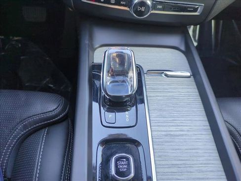 Used 2022 Volvo XC60 B5 Inscription w/ Advanced Package image 12