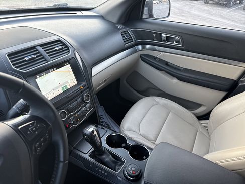 Used 2018 Ford Explorer XLT w/ Equipment Group 202A image 27