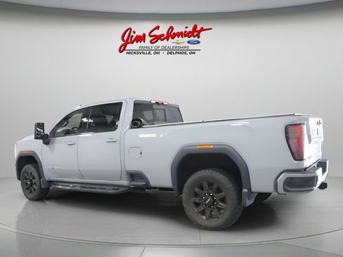 Used 2025 GMC Sierra 2500 AT4 w/ Technology Package AWD/4WD image 4