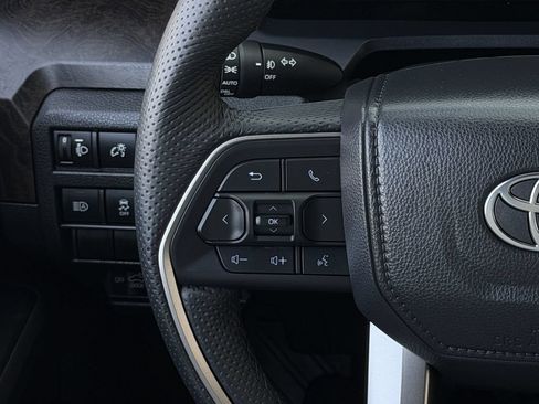 Used 2025 Toyota Tacoma Limited AWD/4WD image 14