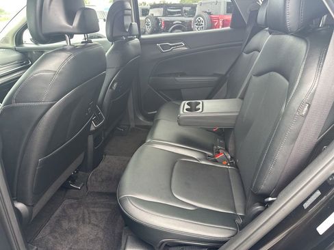 Used 2025 Kia Sportage EX FWD image 11