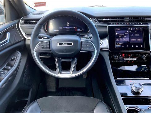 Used 2023 Jeep Grand Cherokee L Laredo image 6