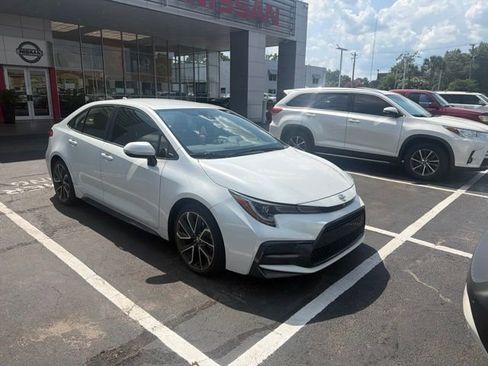 Used 2022 Toyota Corolla SE FWD image 3