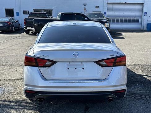 Used 2021 Nissan Altima 2.5 SR w/ SR Premium Package image 3