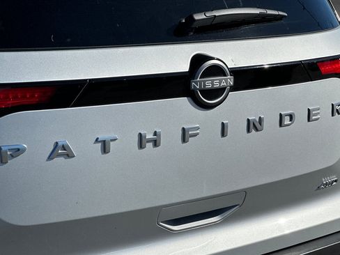 Used 2025 Nissan Pathfinder SV AWD/4WD image 28