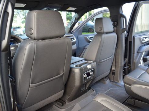 Used 2023 Chevrolet Suburban LT image 43