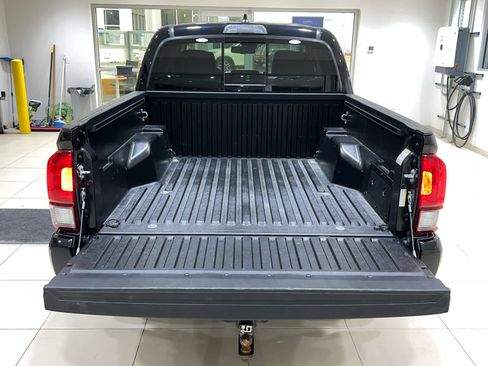 Used 2022 Toyota Tacoma SR5 w/ Technology Package AWD/4WD image 15