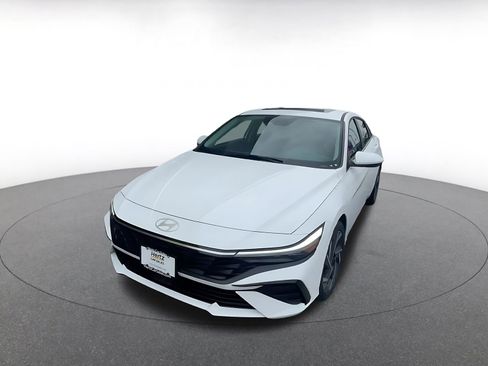 Used 2025 Hyundai Elantra SEL image 7