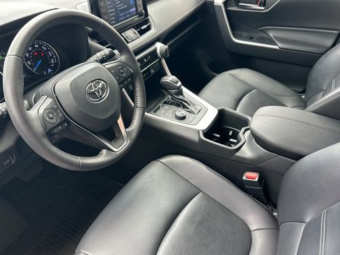 Used 2022 Toyota RAV4 XLE Premium AWD/4WD image 9