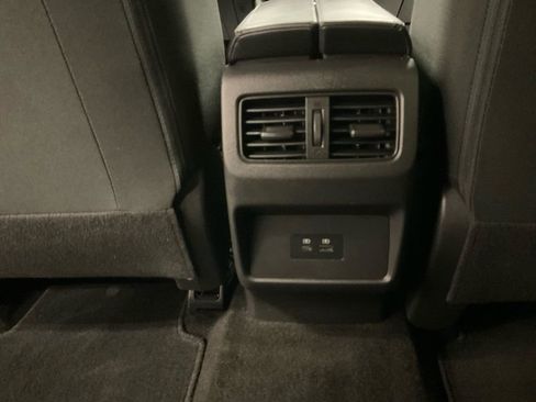 Used 2023 Nissan Rogue SV image 35