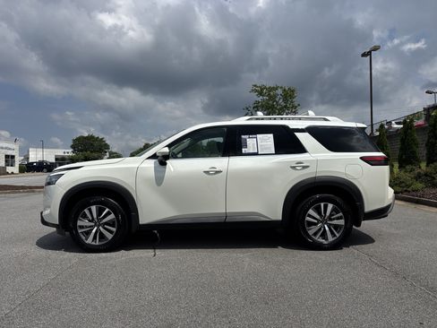 Used 2024 Nissan Pathfinder SL FWD image 7