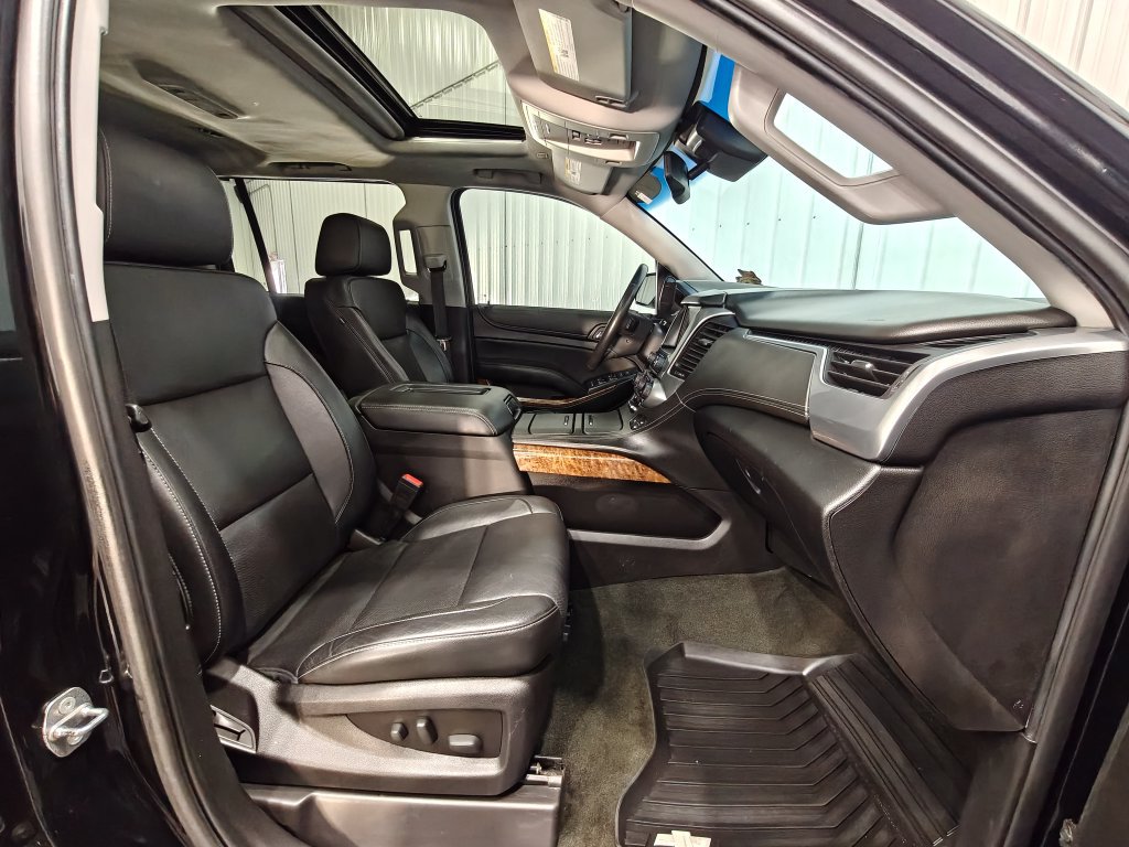 Used 2018 Chevrolet Suburban Premier w/ RST Edition AWD/4WD image 28