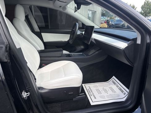 Used 2022 Tesla Model Y Performance AWD/4WD image 16