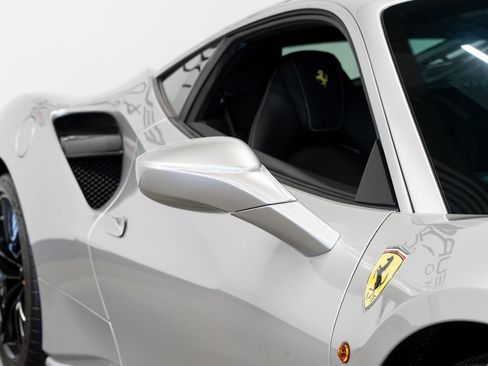 Used 2018 Ferrari 488 GTB image 32