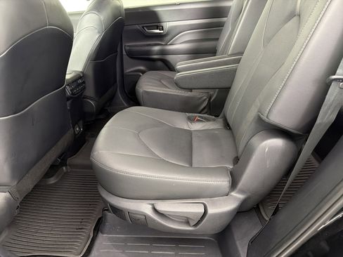 Used 2025 Toyota Grand Highlander AWD image 22