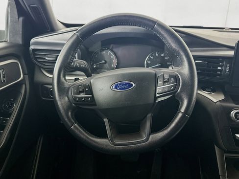 Used 2020 Ford Explorer XLT image 18