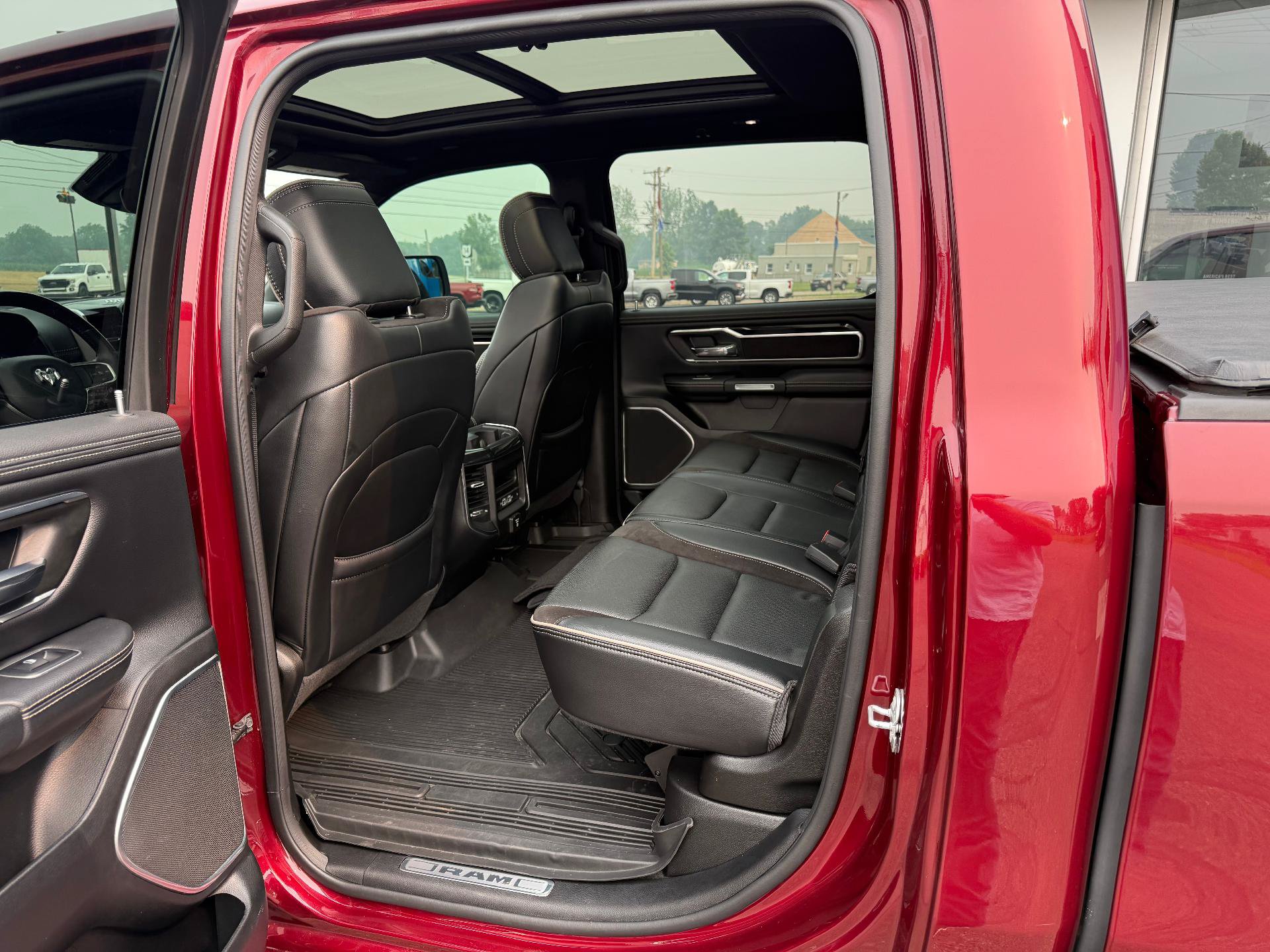 Used 2021 RAM 1500 Laramie AWD/4WD image 15