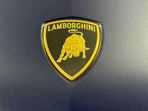 Used 2025 Lamborghini Urus SE AWD/4WD image 14