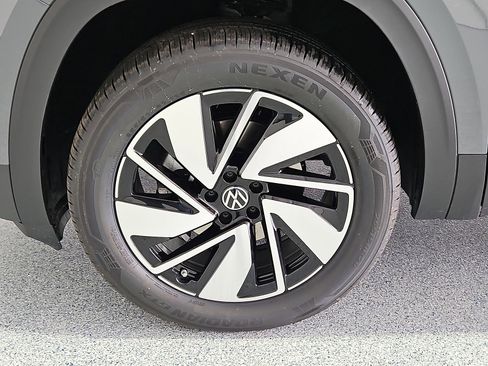 New 2026 Volkswagen Atlas SE FWD image 12