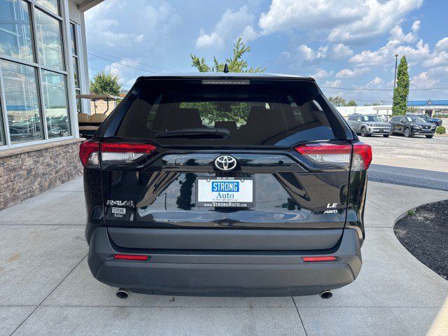 Used 2025 Toyota RAV4 LE AWD/4WD image 4