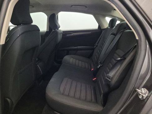 Used 2018 Ford Fusion SE FWD image 18