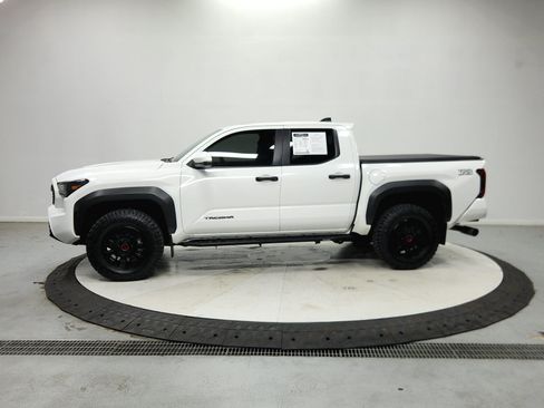 Used 2024 Toyota Tacoma TRD Off-Road w/ TRD Off Road Upgrade Package AWD/4WD image 5