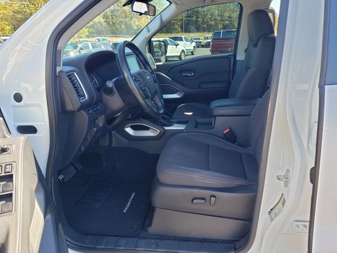 Used 2022 Nissan Frontier SV w/ Technology Package image 27