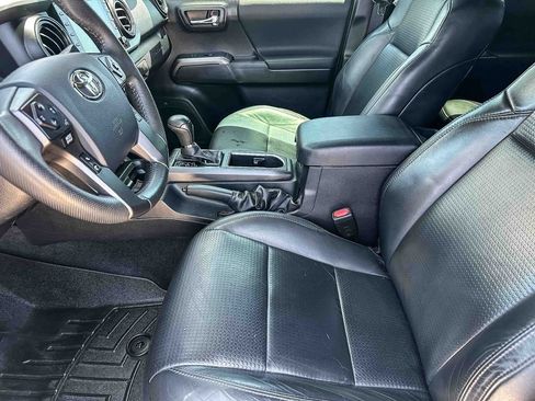 Used 2020 Toyota Tacoma TRD Off-Road w/ TRD Premium Off Road Package AWD/4WD image 13
