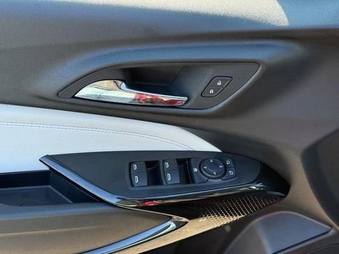 Used 2025 Chevrolet Trax LT w/ LT Convenience Package image 16