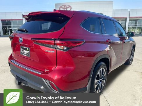 Used 2021 Toyota Highlander XLE w/ Protection Package #3 (TMS) AWD/4WD image 5