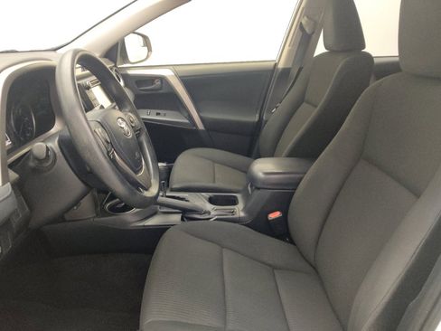 Used 2018 Toyota RAV4 LE FWD image 17
