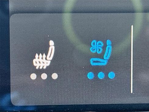 Used 2025 Volkswagen Atlas Cross Sport SE image 19