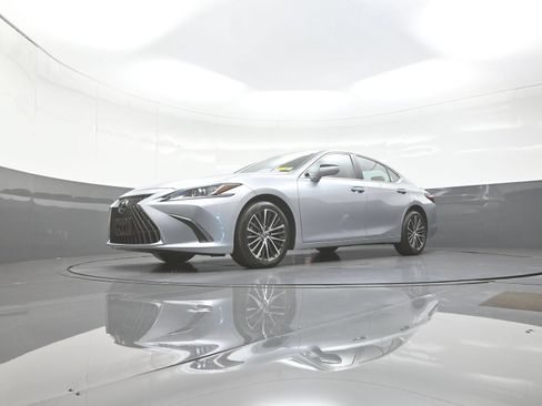 Used 2023 Lexus ES 250 w/ Premium Package AWD/4WD image 11