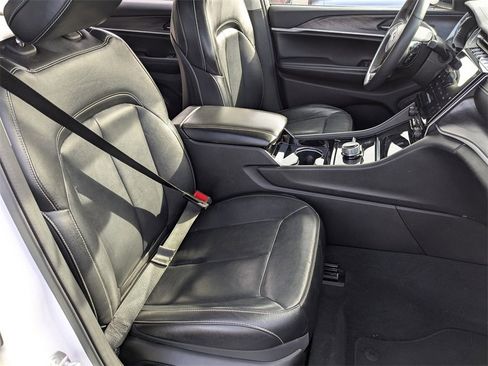 Used 2023 Jeep Grand Cherokee L Limited w/ Trailer Tow Group (B) image 40