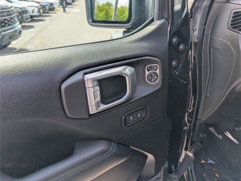 Used 2023 Jeep Wrangler Unlimited Rubicon 4xe w/ Cold Weather Group AWD/4WD image 19
