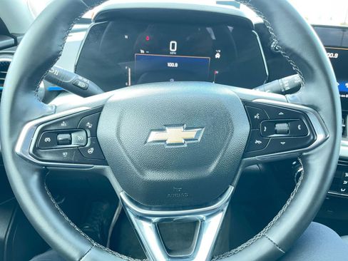 Used 2025 Chevrolet Trax LT w/ LT Convenience Package image 28